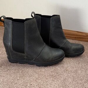 Sorel Joan of Arctic Chelsea Boots 9